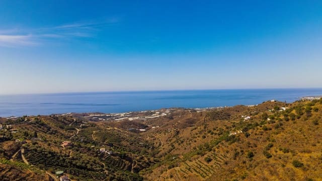 3 bedroom Villa for sale in Sayalonga with pool garage - € 845,000 (Ref: 9254407)