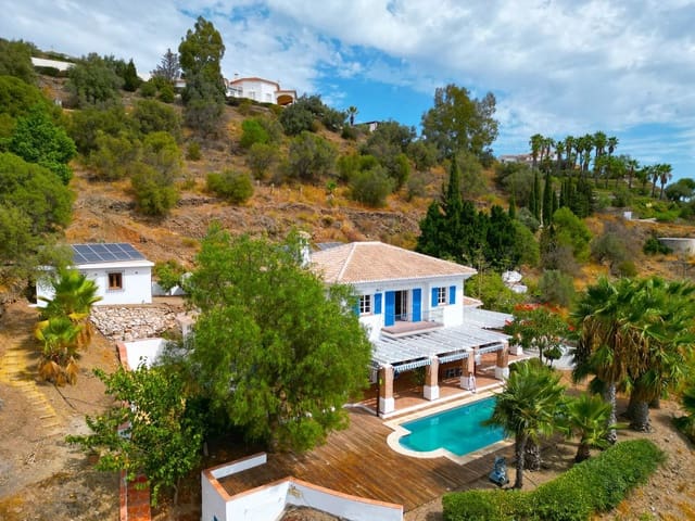 3 bedroom Villa for sale in Sayalonga with pool garage - € 845,000 (Ref: 9254407)