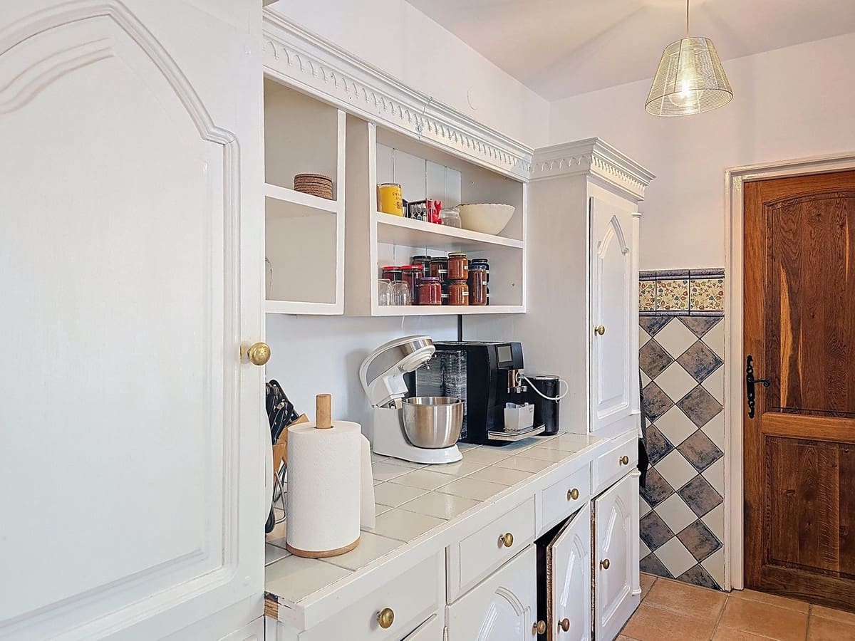 3 makuuhuone Huvila myytävänä paikassa Sayalonga mukana uima-altaan 
autotalli - 845 000 € (Ref: 9254407)