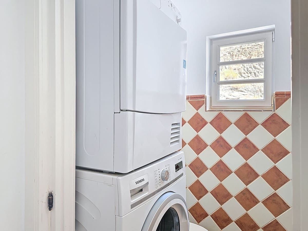 3 makuuhuone Huvila myytävänä paikassa Sayalonga mukana uima-altaan 
autotalli - 845 000 € (Ref: 9254407)