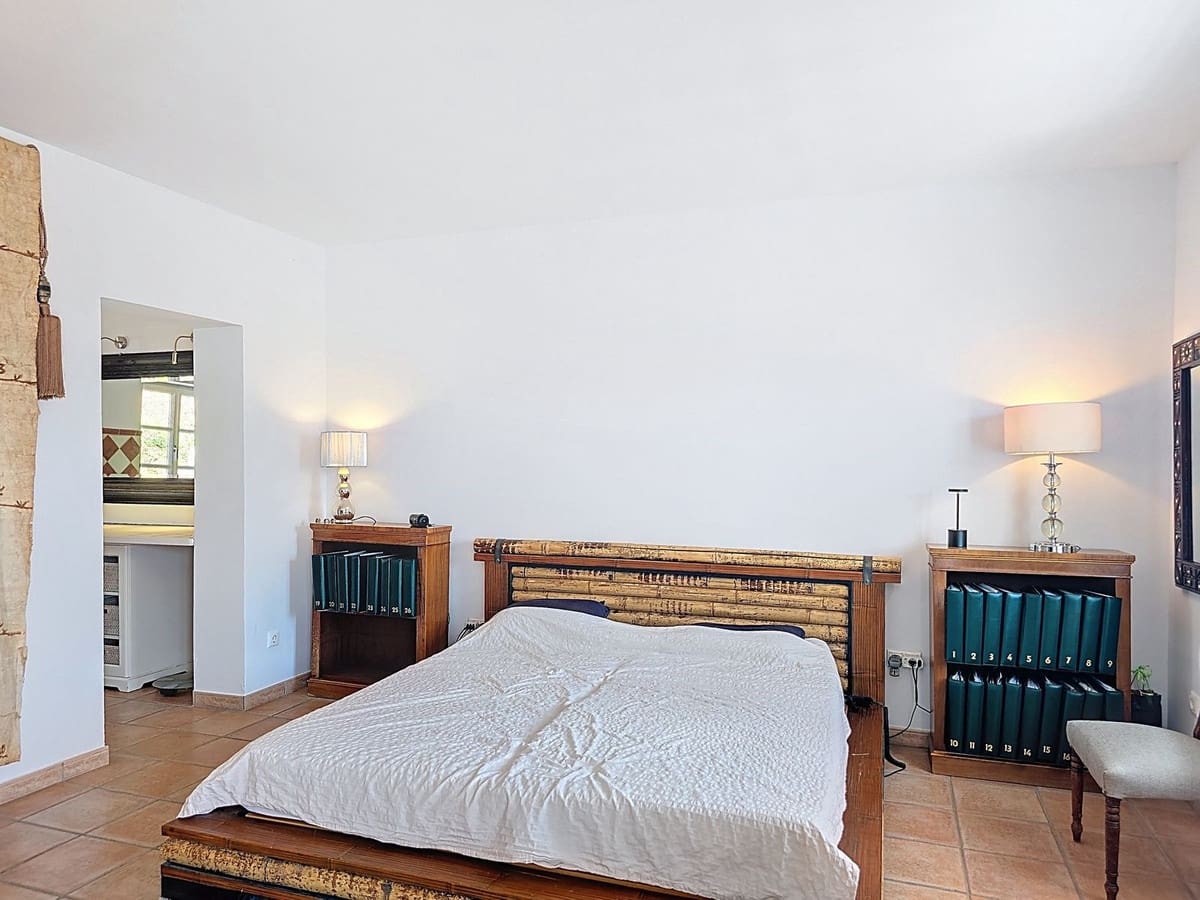 3 makuuhuone Huvila myytävänä paikassa Sayalonga mukana uima-altaan 
autotalli - 845 000 € (Ref: 9254407)