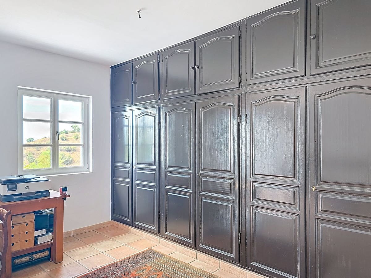 3 makuuhuone Huvila myytävänä paikassa Sayalonga mukana uima-altaan 
autotalli - 845 000 € (Ref: 9254407)