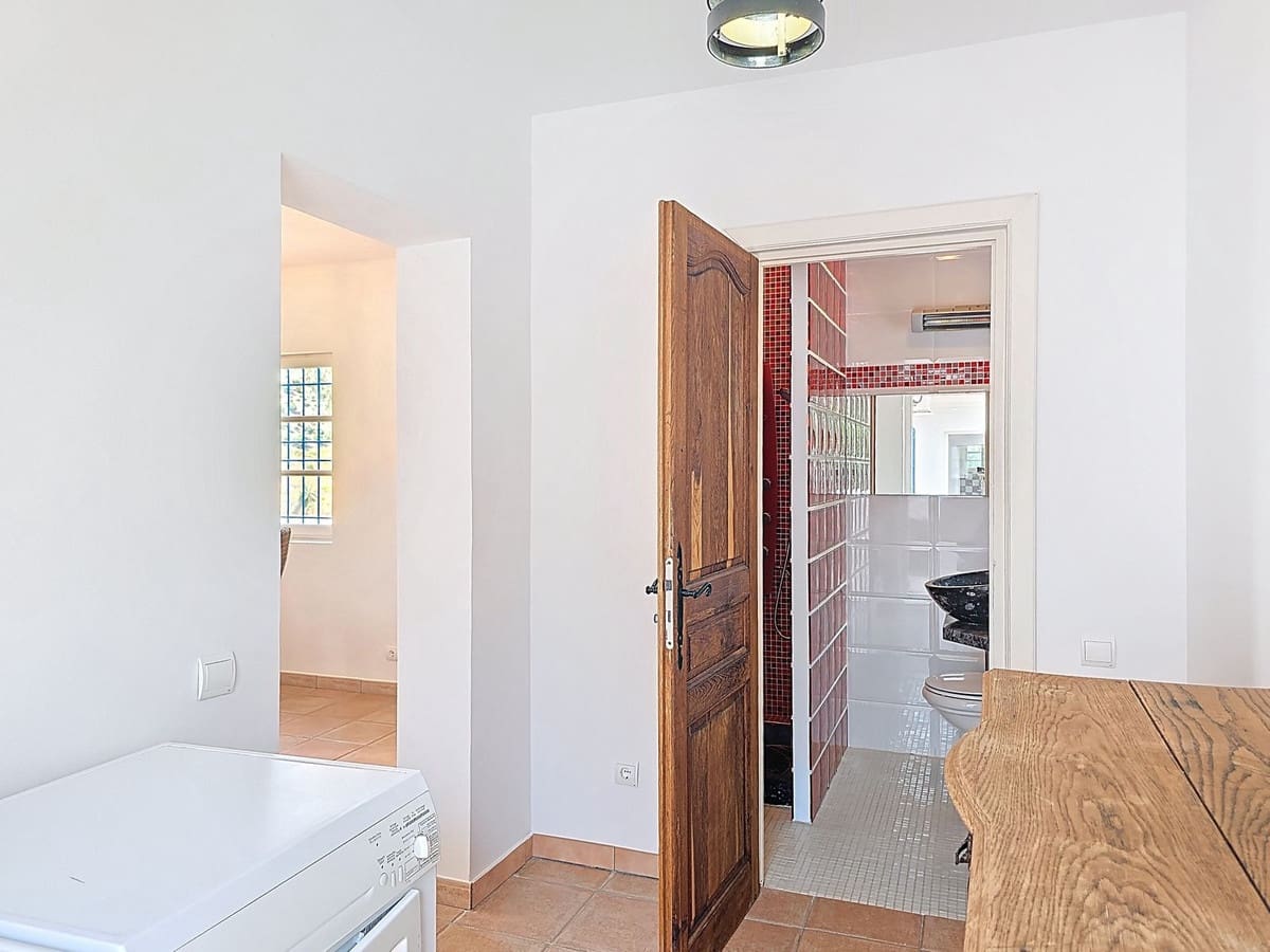 3 makuuhuone Huvila myytävänä paikassa Sayalonga mukana uima-altaan 
autotalli - 845 000 € (Ref: 9254407)