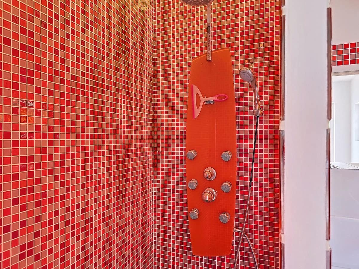 3 makuuhuone Huvila myytävänä paikassa Sayalonga mukana uima-altaan 
autotalli - 845 000 € (Ref: 9254407)