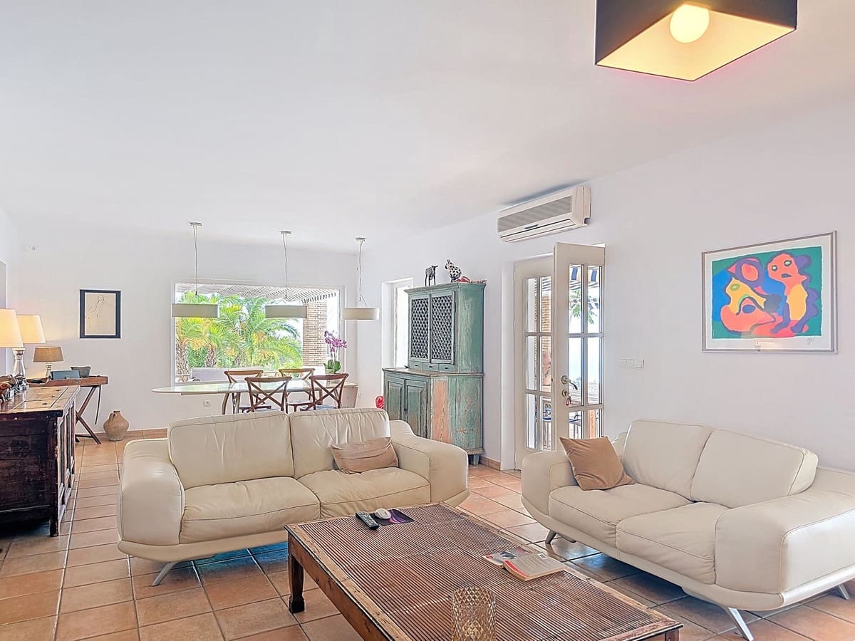 3 bedroom Villa for sale in Sayalonga with pool garage - € 845,000 (Ref: 9254407)