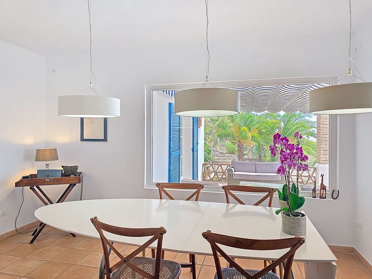 3 bedroom Villa for sale in Sayalonga with pool garage - € 845,000 (Ref: 9254407)