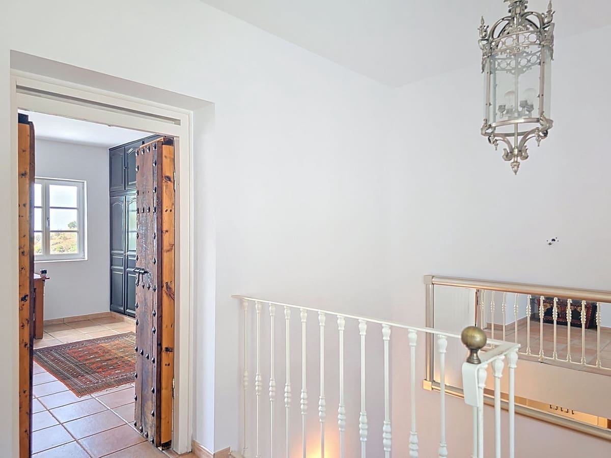 3 bedroom Villa for sale in Sayalonga with pool garage - € 845,000 (Ref: 9254407)