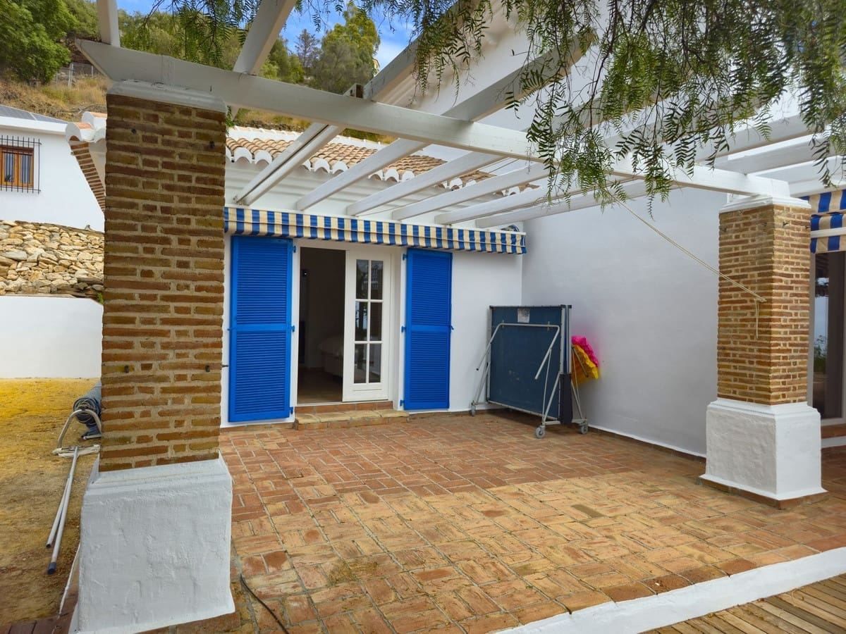 3 bedroom Villa for sale in Sayalonga with pool garage - € 845,000 (Ref: 9254407)