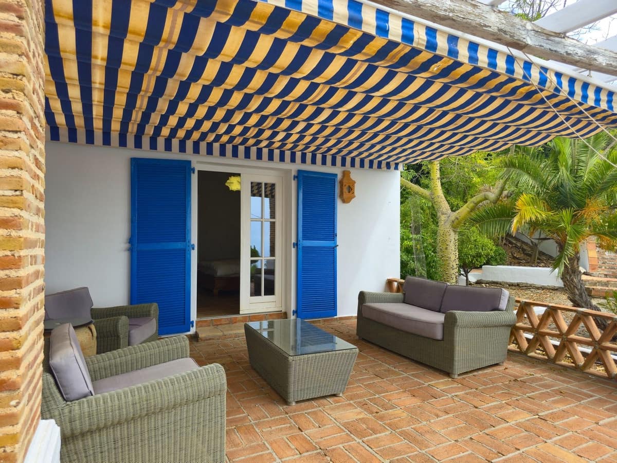 3 bedroom Villa for sale in Sayalonga with pool garage - € 845,000 (Ref: 9254407)