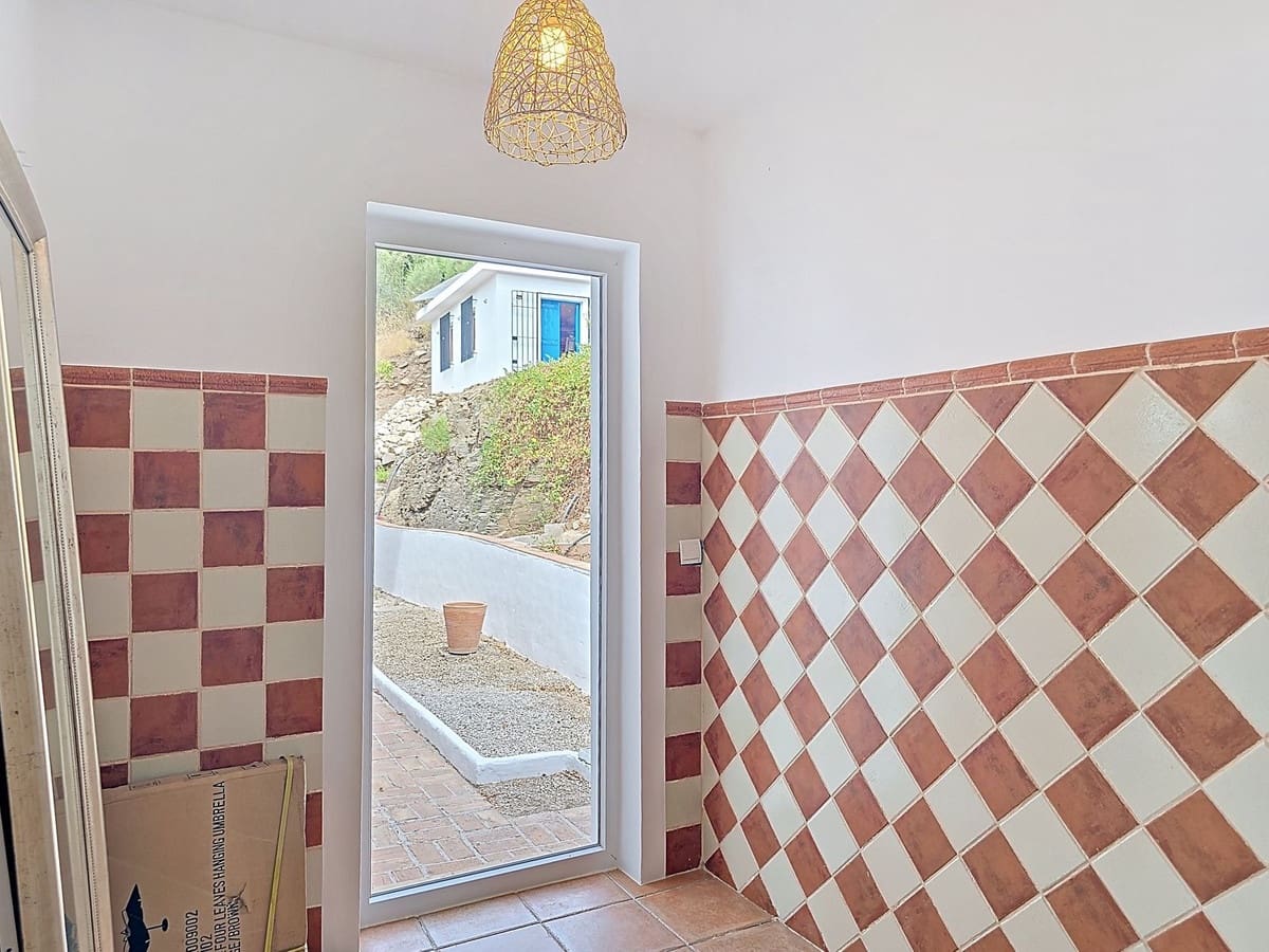 3 bedroom Villa for sale in Sayalonga with pool garage - € 845,000 (Ref: 9254407)
