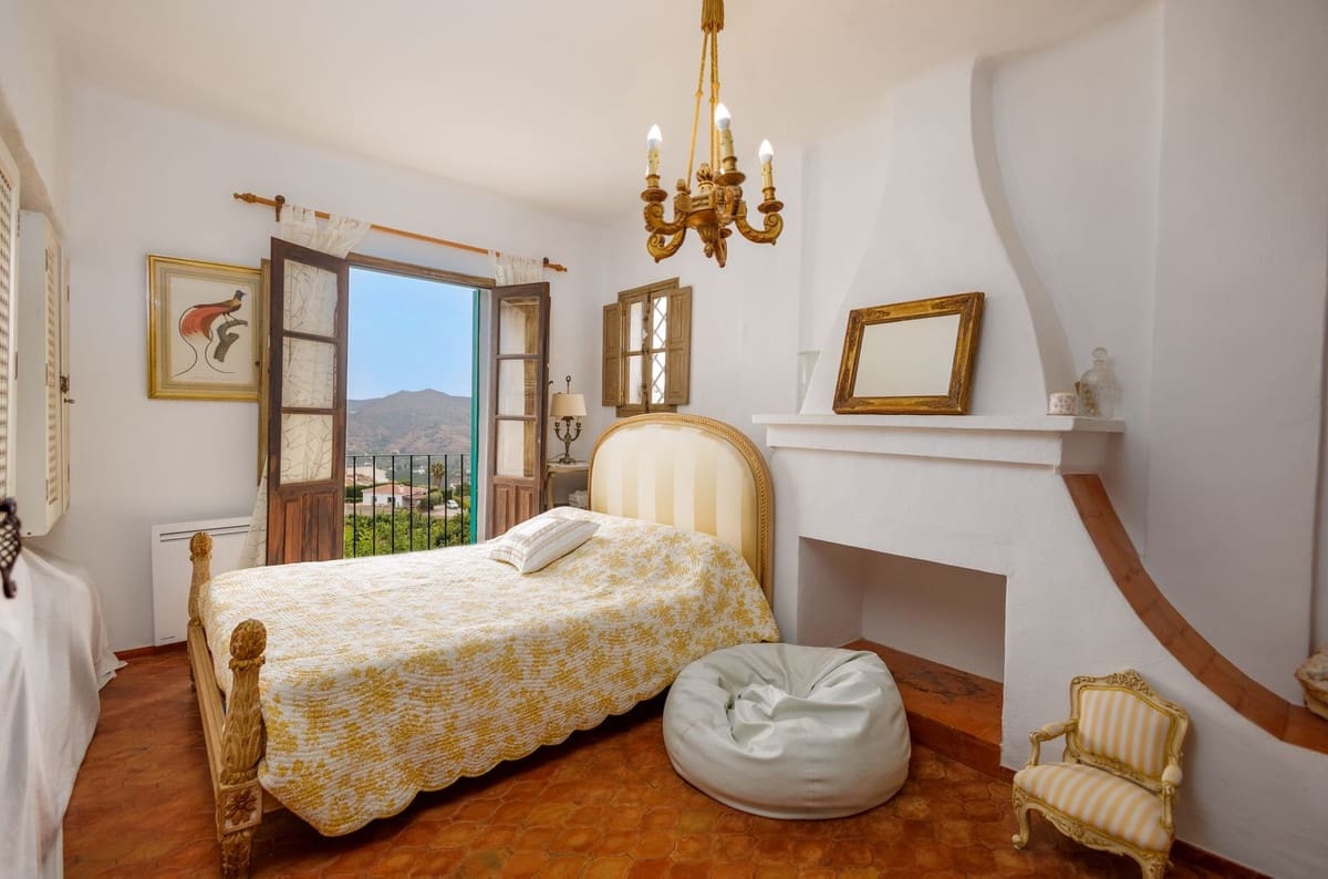 7 soveværelse Finca/Landehus til salg i Frigiliana med swimmingpool garage - € 1.250.000 (Ref: 9263391)