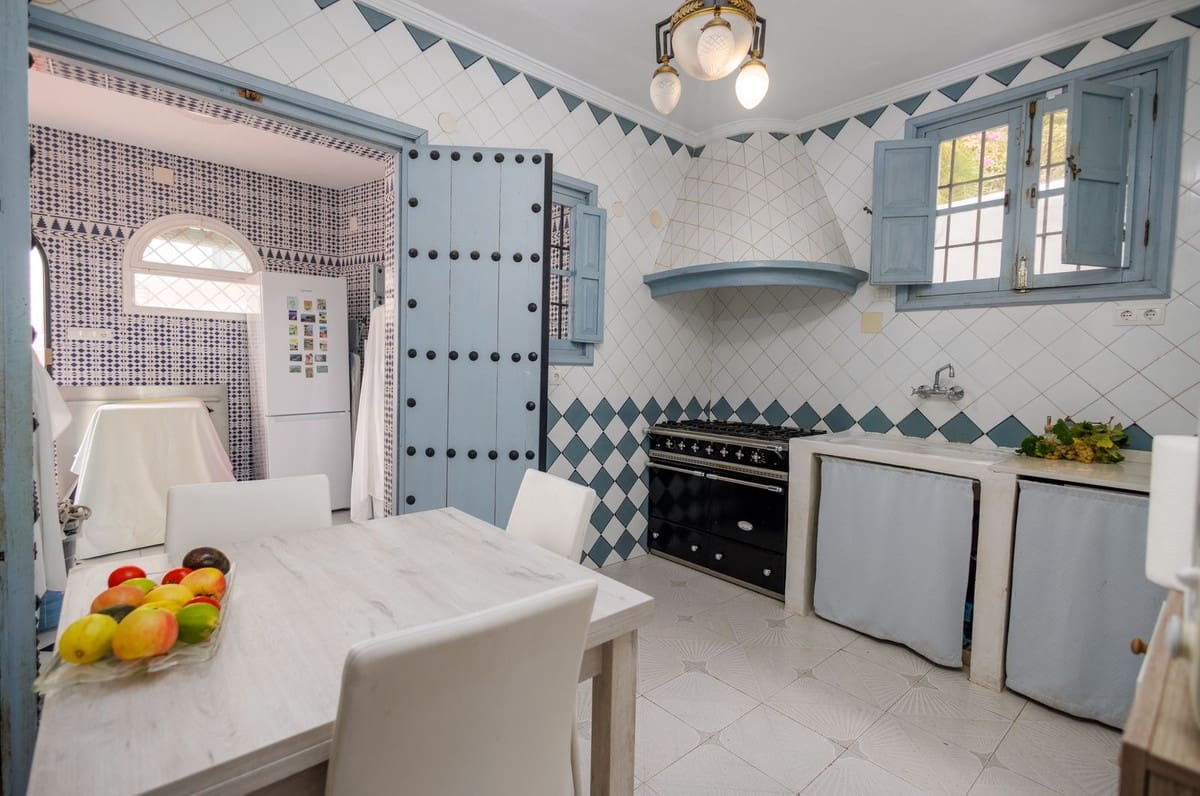 7 soveværelse Finca/Landehus til salg i Frigiliana med swimmingpool garage - € 1.250.000 (Ref: 9263391)