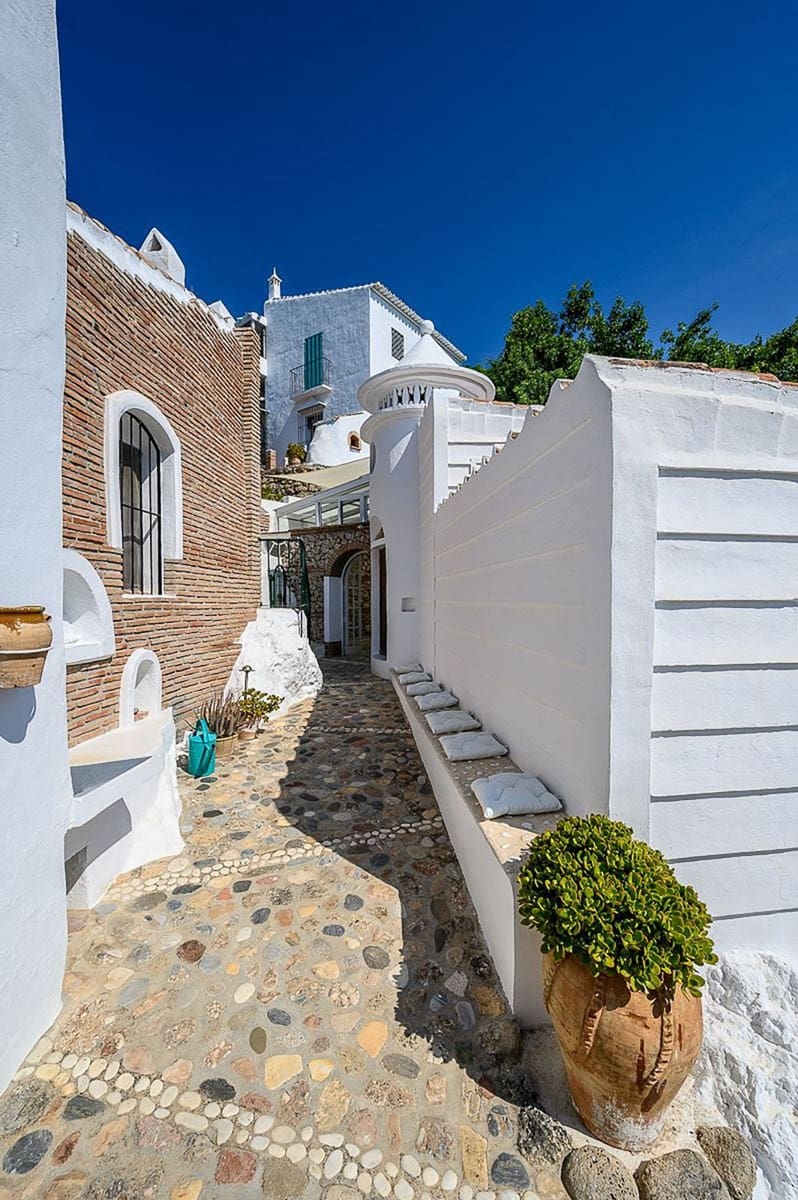 7 bedroom Finca/Country House for sale in Frigiliana with pool garage - € 1,250,000 (Ref: 9263391)