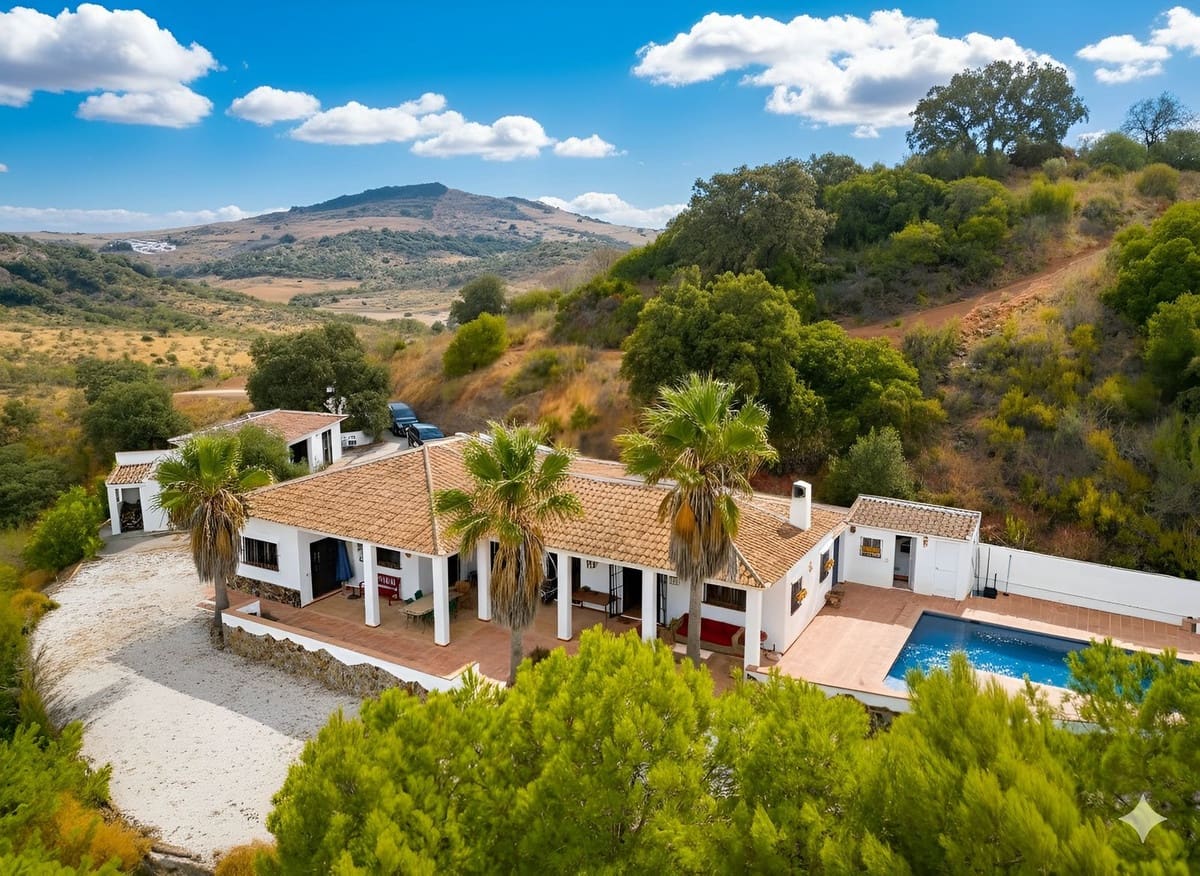 3 sypialnia Willa na sprzedaż w Almogia z basenem garażem - 479 000 € (Ref: 9263889)