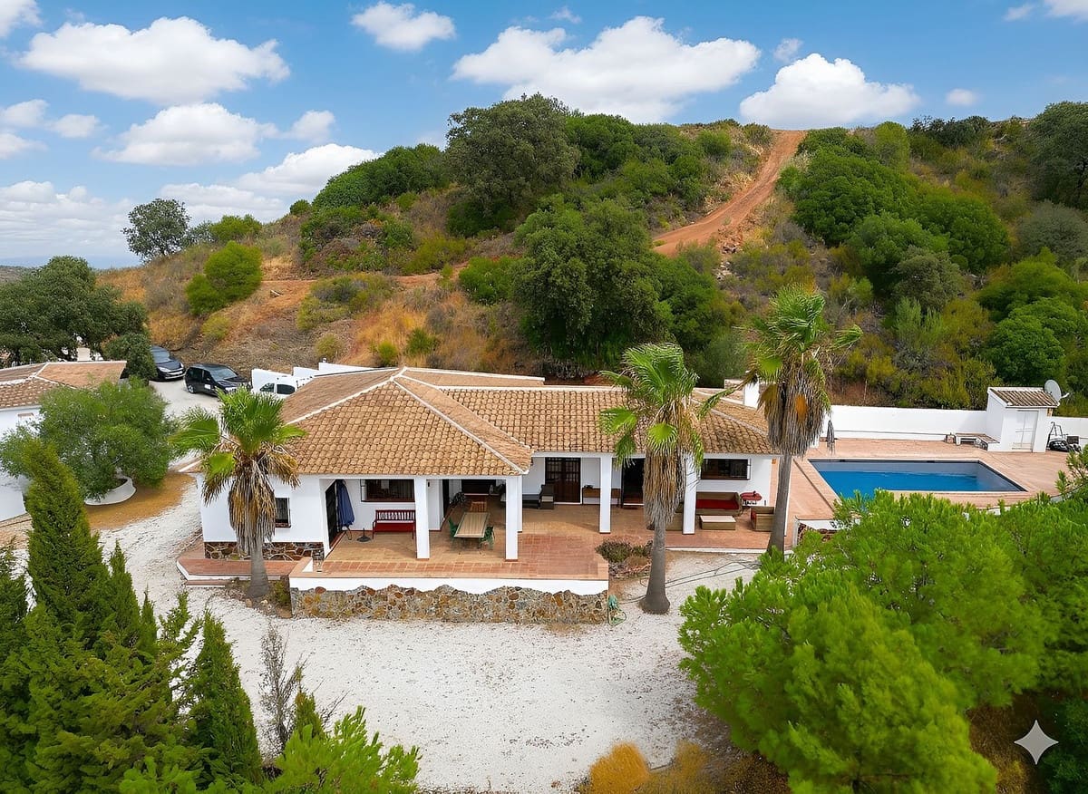 3 sypialnia Willa na sprzedaż w Almogia z basenem garażem - 479 000 € (Ref: 9263889)