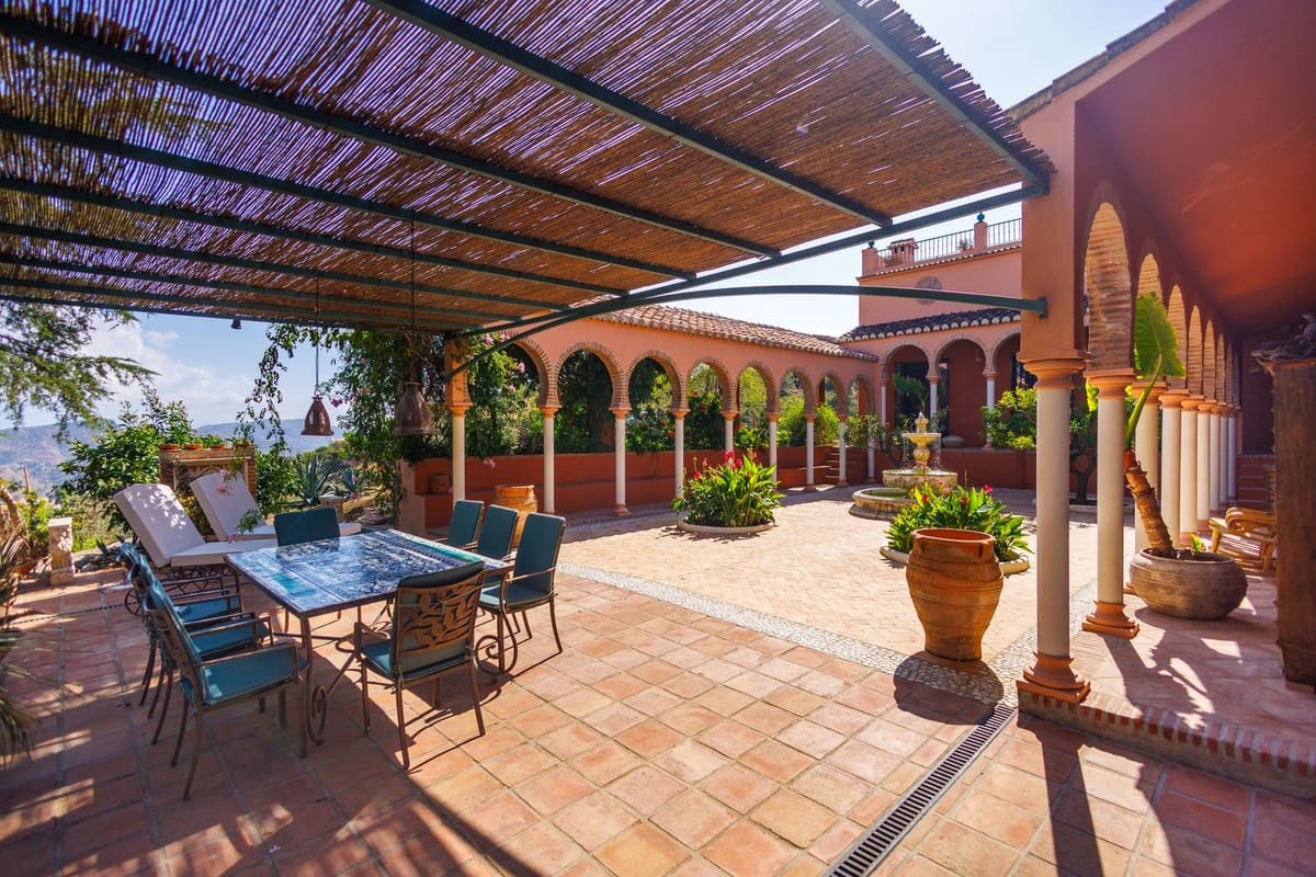 5 soveværelse Finca/Landehus til salg i Comares med swimmingpool garage - € 1.650.000 (Ref: 9302816)