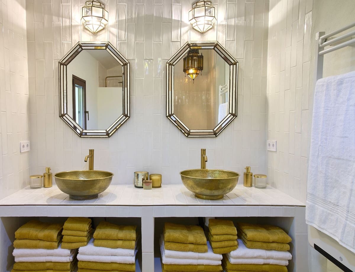 5 bedroom Finca/Country House for sale in Comares with pool garage - € 1,650,000 (Ref: 9302816)