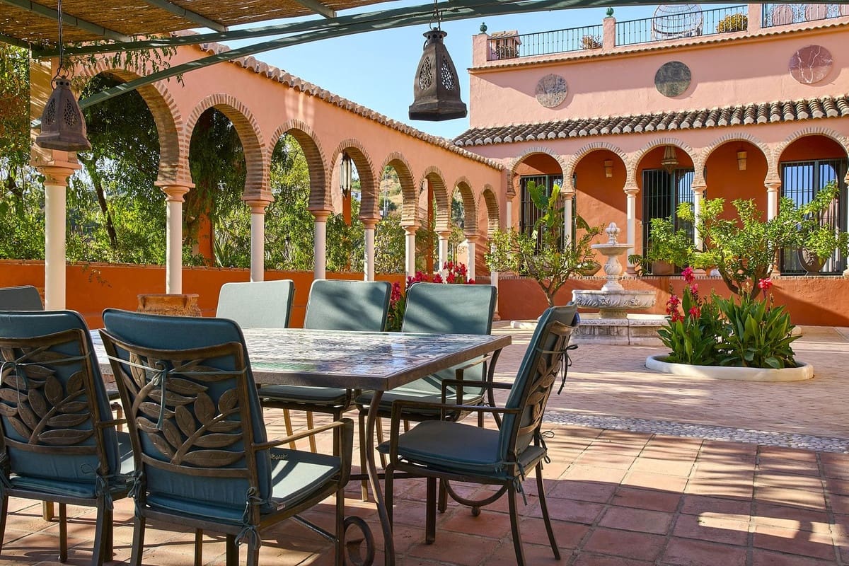 5 bedroom Finca/Country House for sale in Comares with pool garage - € 1,650,000 (Ref: 9302816)