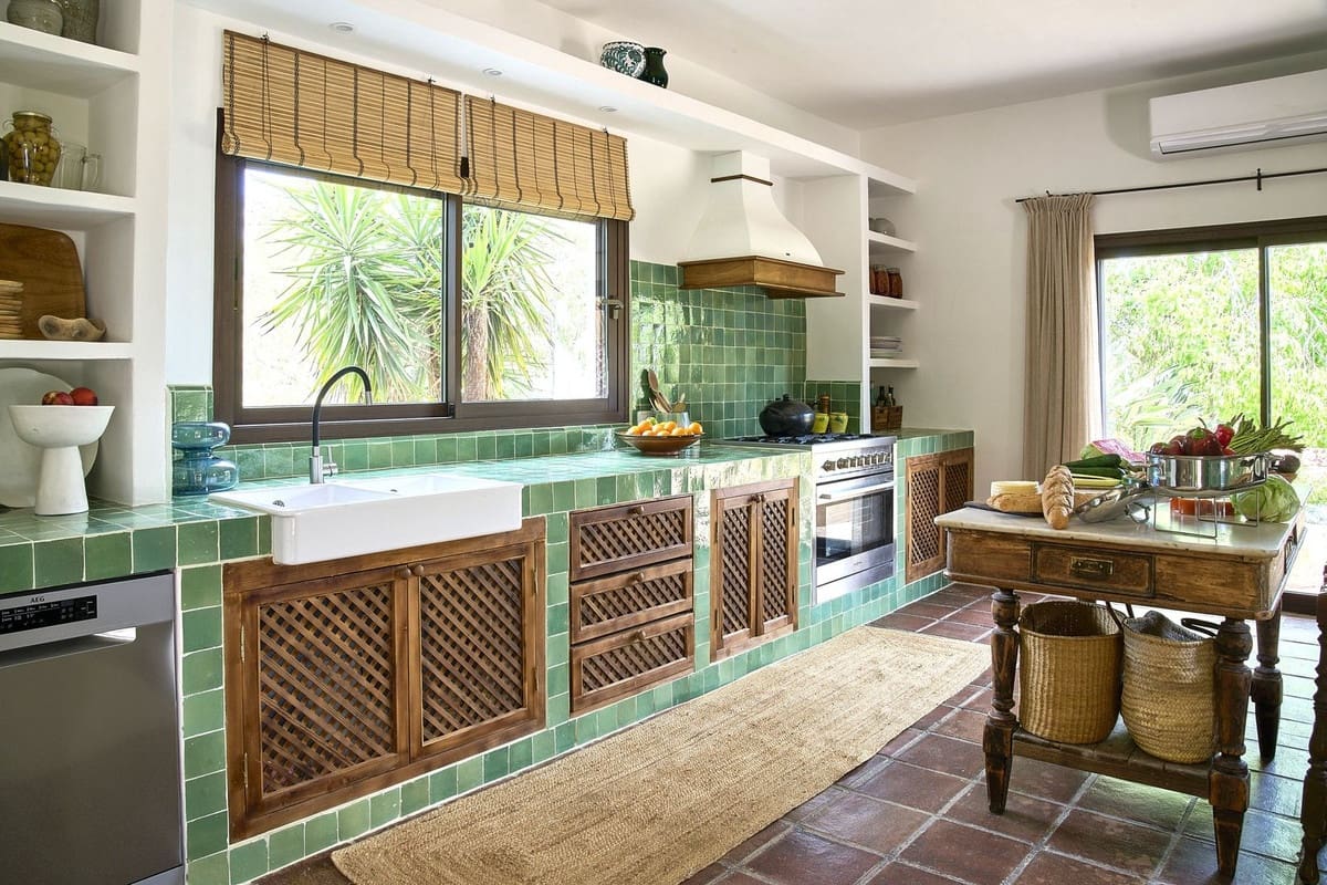 5 bedroom Finca/Country House for sale in Comares with pool garage - € 1,650,000 (Ref: 9302816)