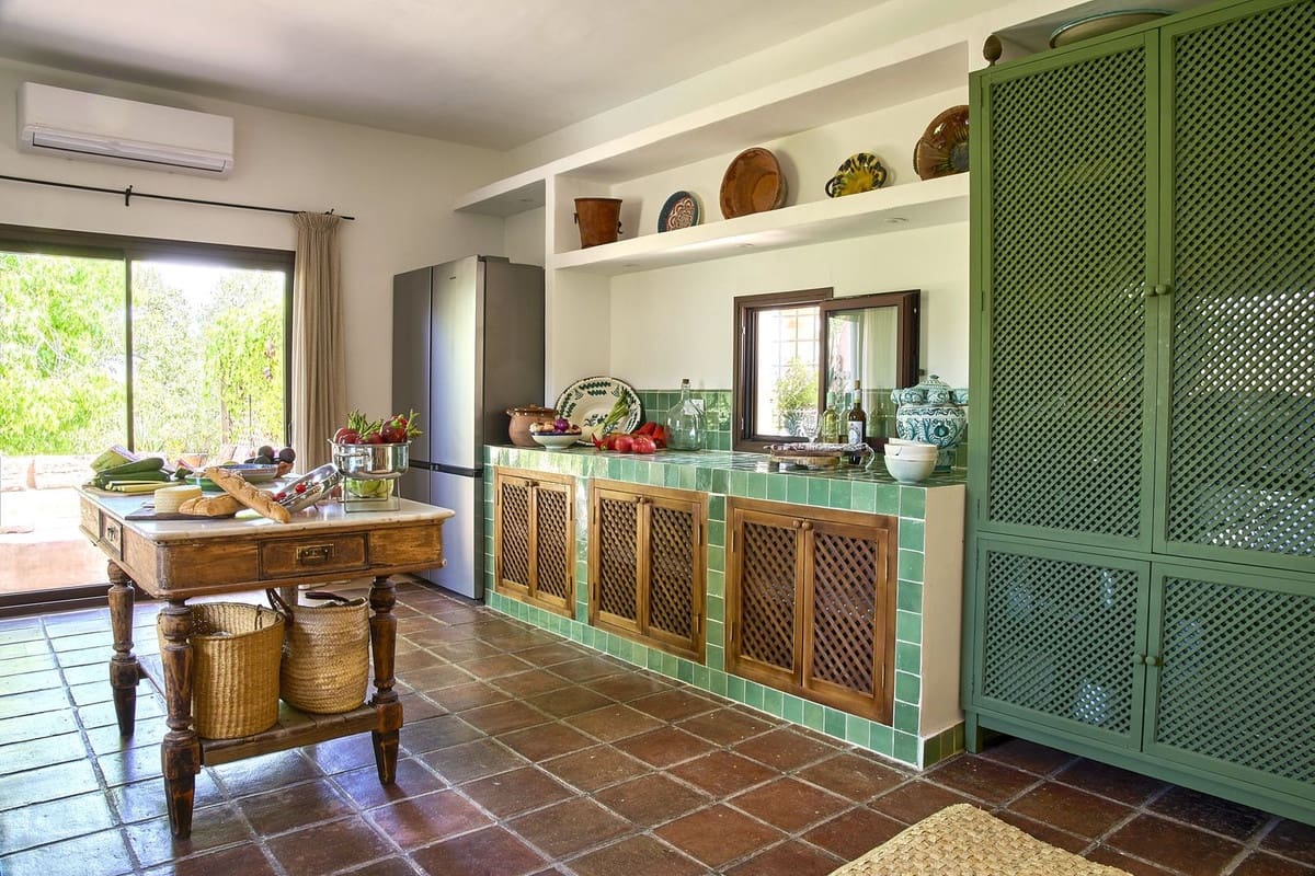 5 bedroom Finca/Country House for sale in Comares with pool garage - € 1,650,000 (Ref: 9302816)