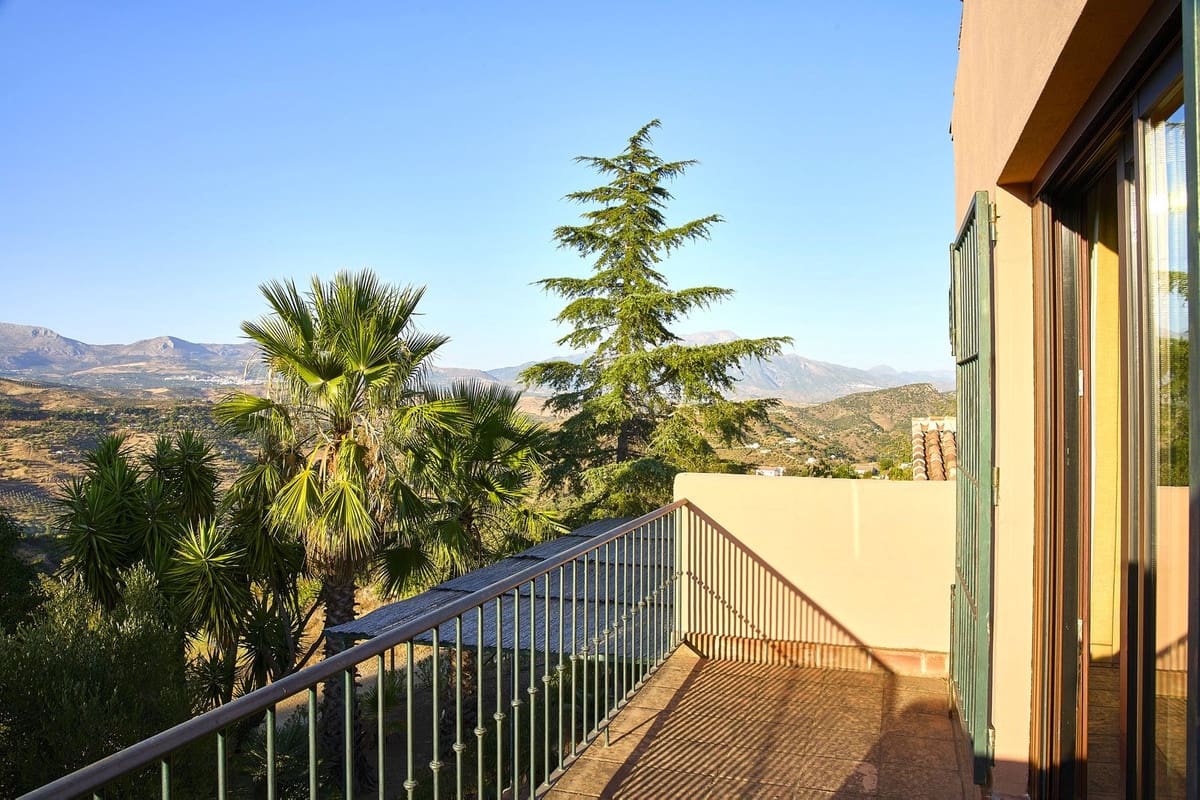 5 bedroom Finca/Country House for sale in Comares with pool garage - € 1,650,000 (Ref: 9302816)