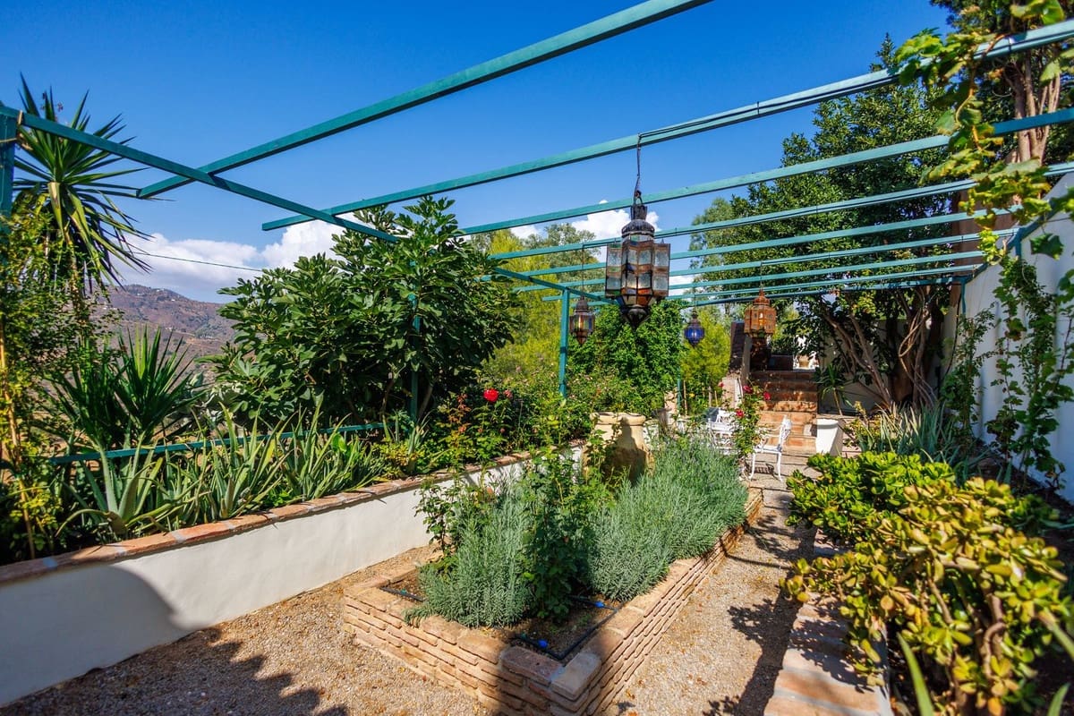5 bedroom Finca/Country House for sale in Comares with pool garage - € 1,650,000 (Ref: 9302816)