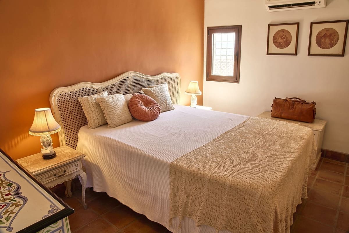 5 soveværelse Finca/Landehus til salg i Comares med swimmingpool garage - € 1.650.000 (Ref: 9302816)