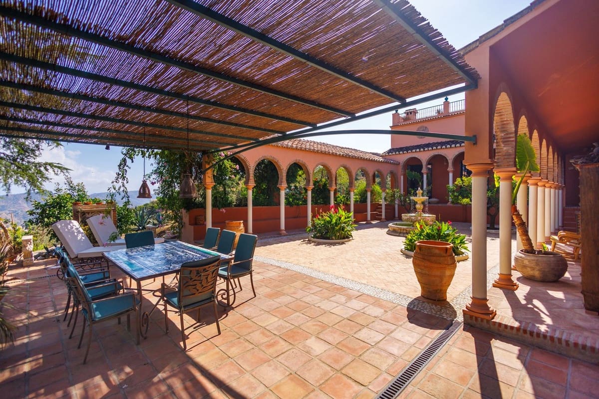 5 soveværelse Finca/Landehus til salg i Comares med swimmingpool garage - € 1.650.000 (Ref: 9302816)