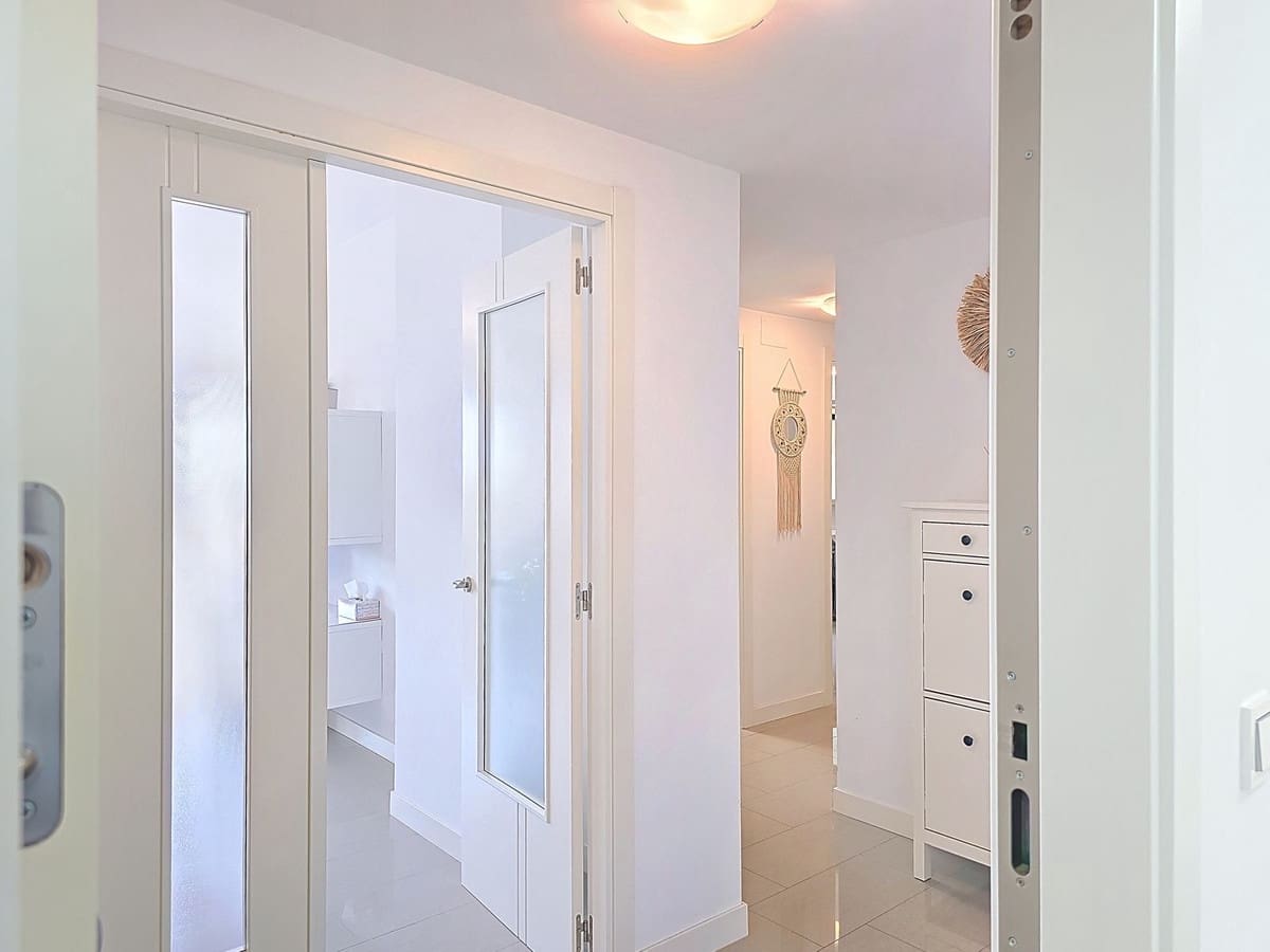 2 soveværelse Lejlighed til salg i Torre del Mar med swimmingpool garage - € 339.000 (Ref: 9303845)