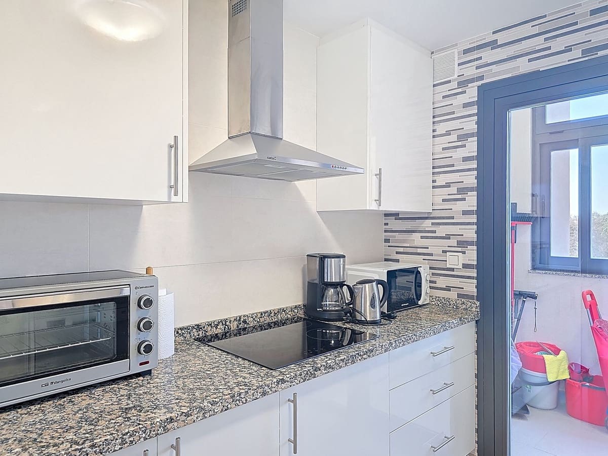 2 soveværelse Lejlighed til salg i Torre del Mar med swimmingpool garage - € 339.000 (Ref: 9303845)