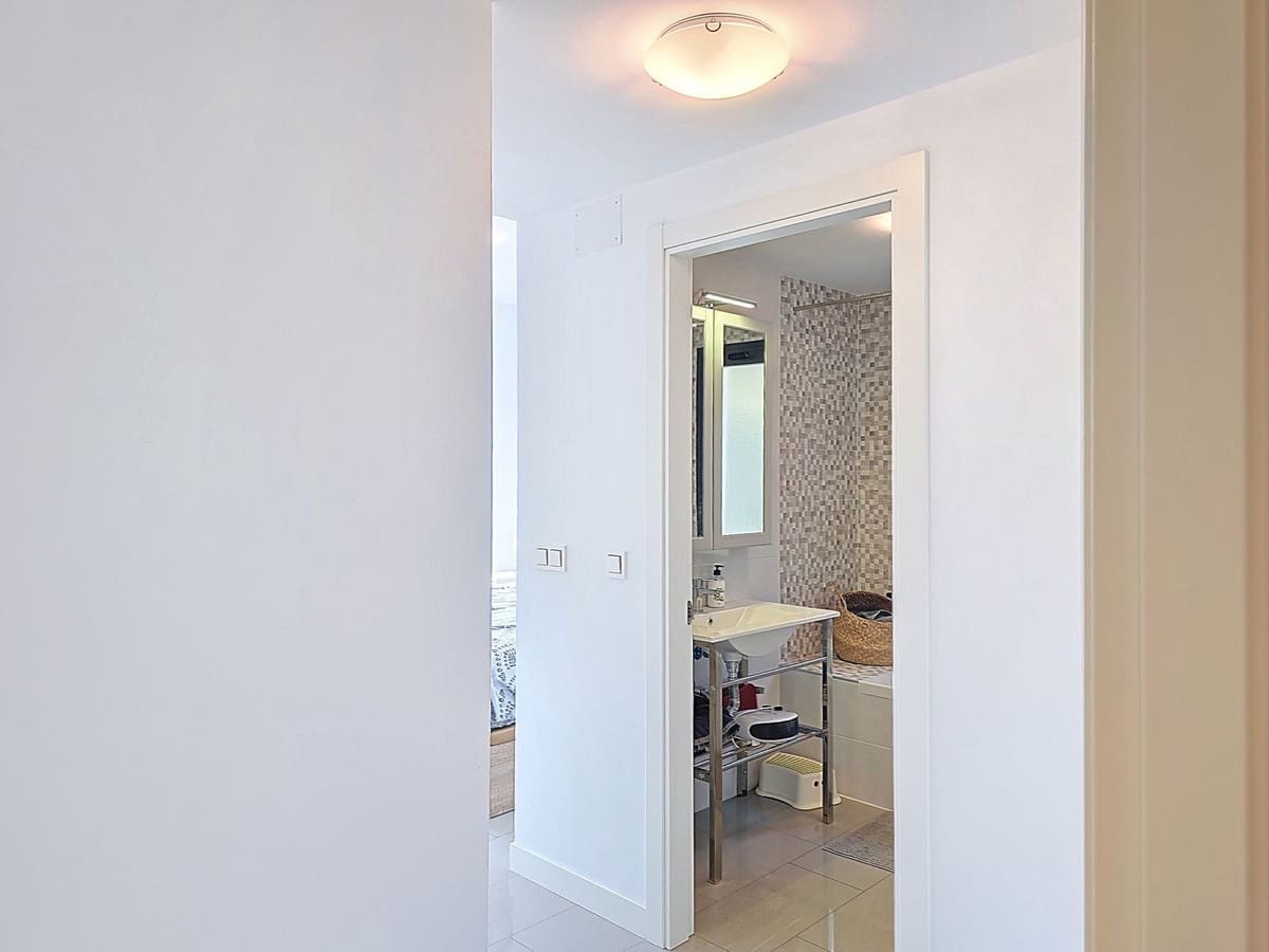 2 soverom Leilighet til salgs i Torre del Mar med svømmebasseng garasje - € 339 000 (Ref: 9303845)