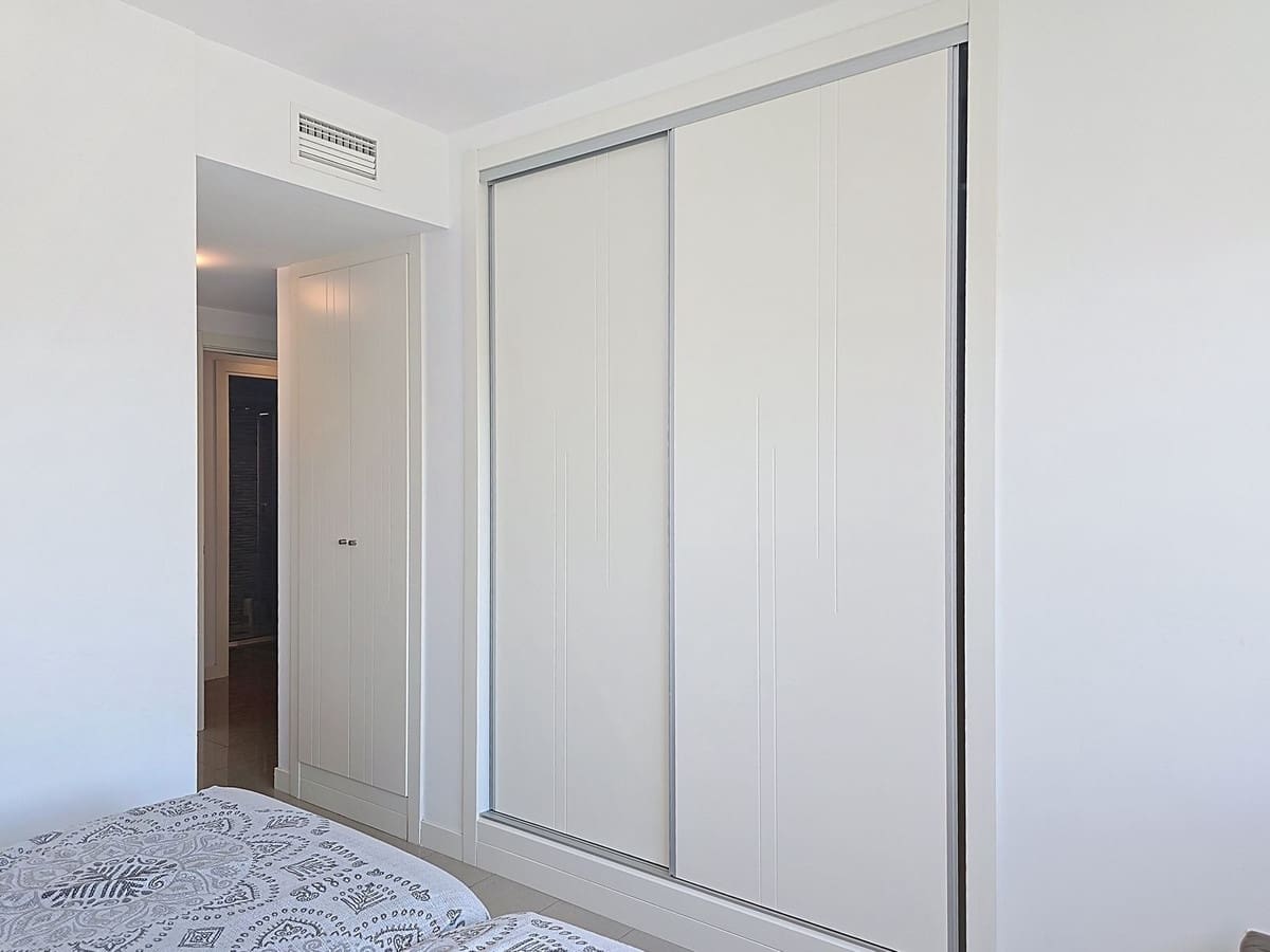 2 soverom Leilighet til salgs i Torre del Mar med svømmebasseng garasje - € 339 000 (Ref: 9303845)