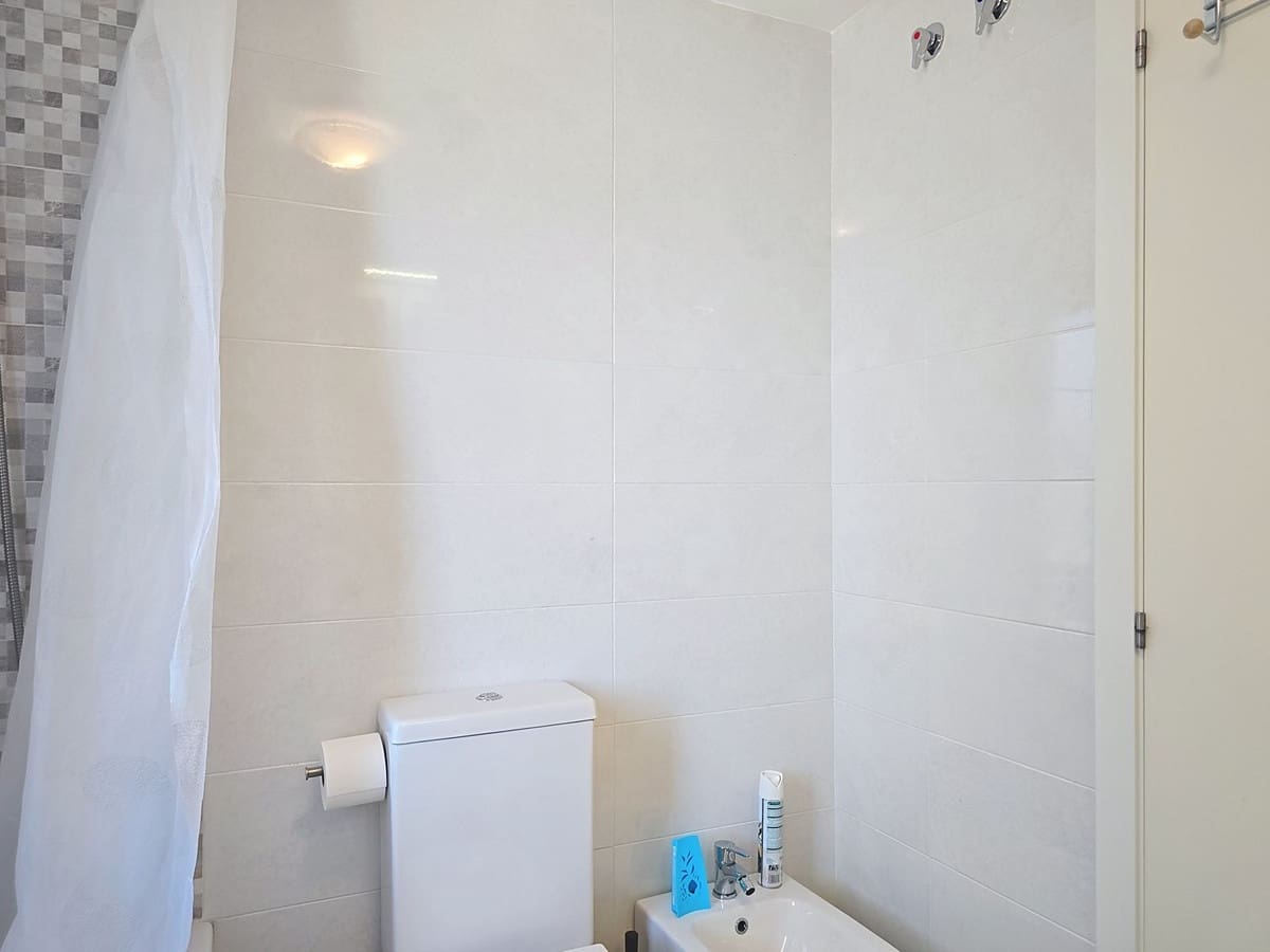 2 soverom Leilighet til salgs i Torre del Mar med svømmebasseng garasje - € 339 000 (Ref: 9303845)