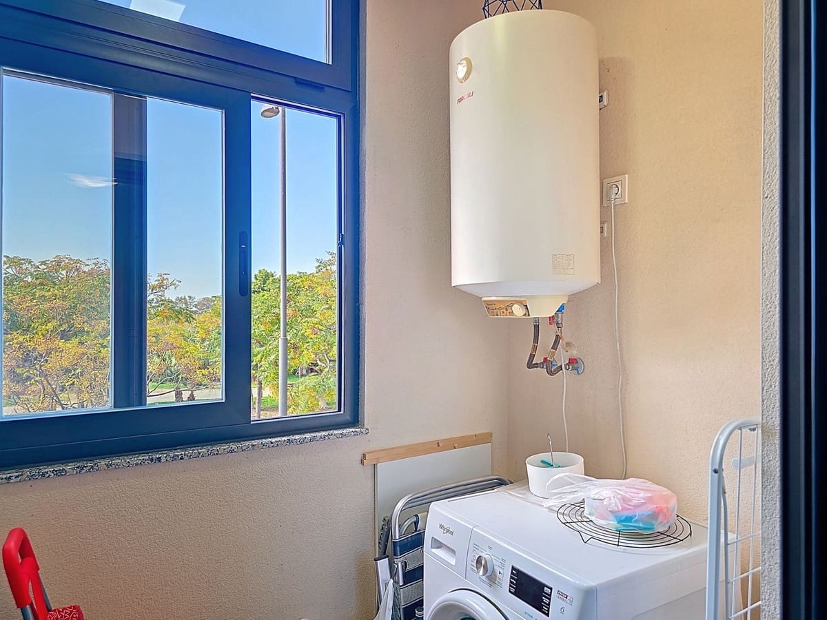 2 soverom Leilighet til salgs i Torre del Mar med svømmebasseng garasje - € 339 000 (Ref: 9303845)