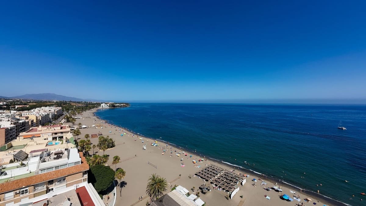 2 slaapkamer Appartement te koop in Estepona met garage - € 475.000 (Ref: 9314483)