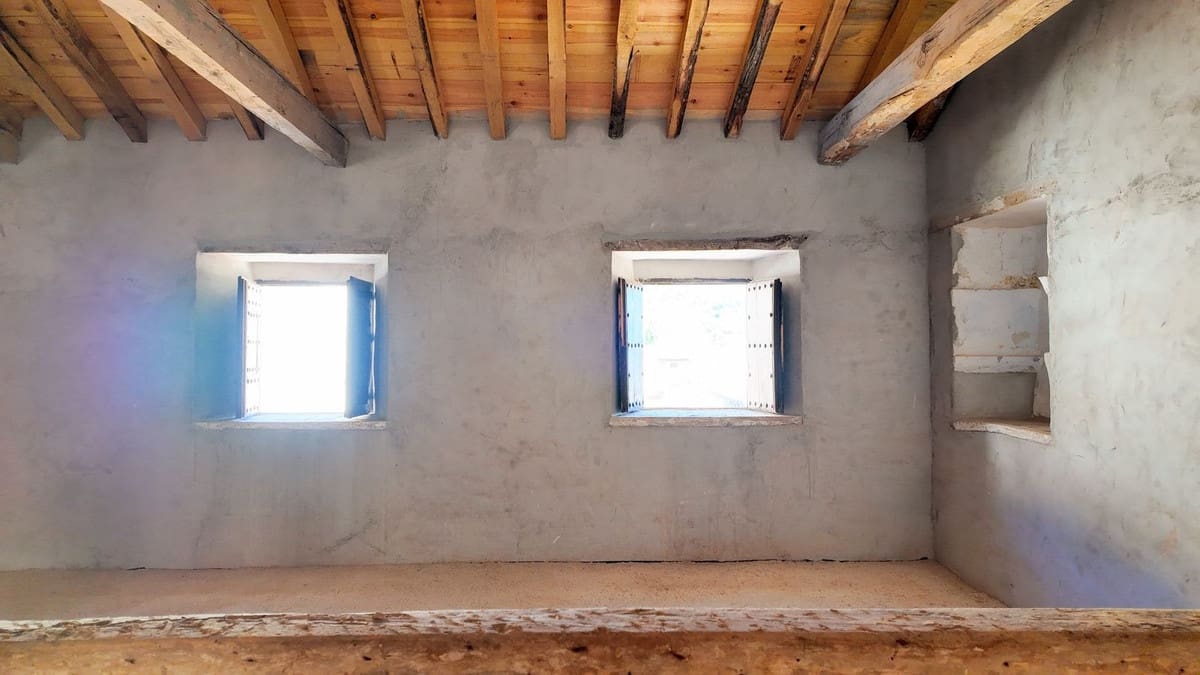 10 bedroom Townhouse for sale in Casarabonela - € 550,000 (Ref: 9353829)