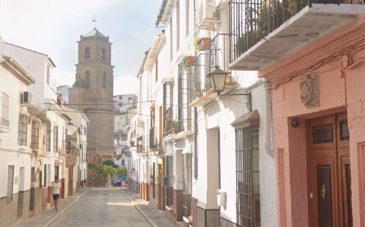 4 bedroom Townhouse for sale in Alora with garage - € 375,000 (Ref: 9356967)