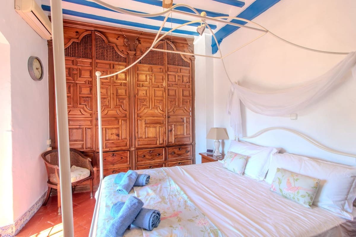 4 bedroom Townhouse for sale in Alora with garage - € 375,000 (Ref: 9356967)