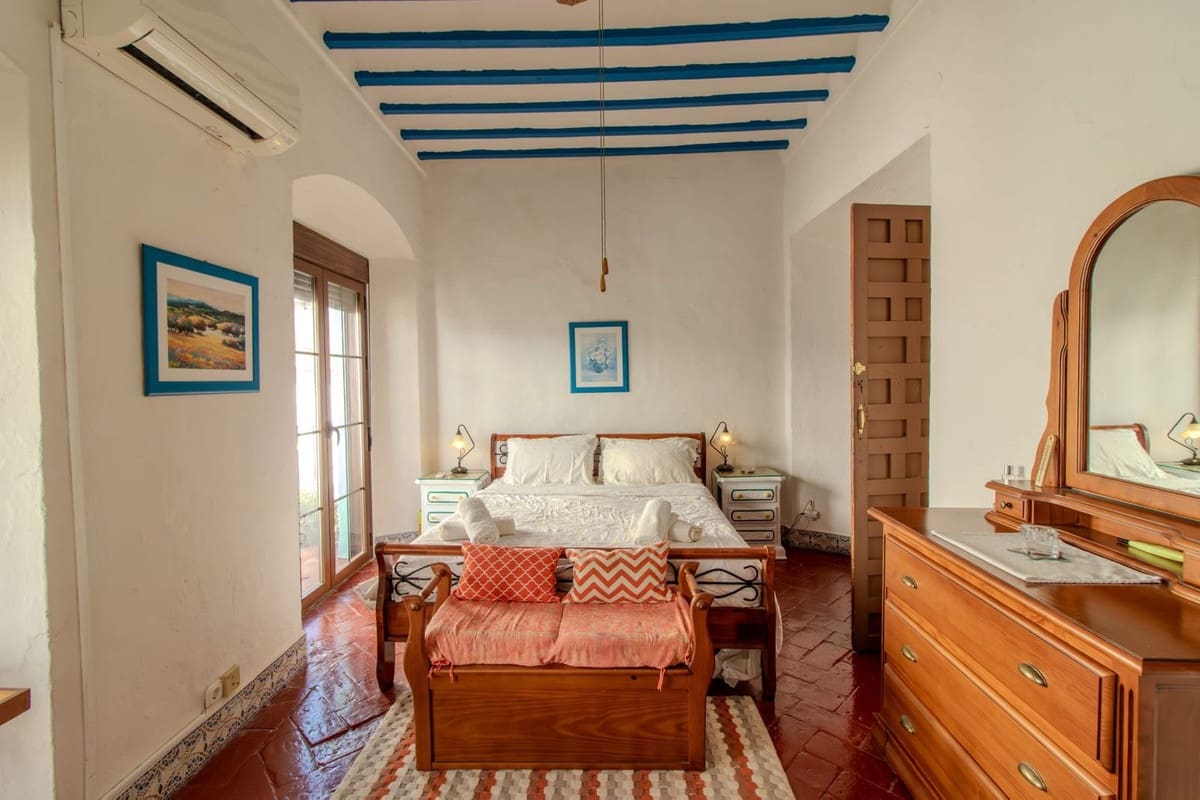 4 bedroom Townhouse for sale in Alora with garage - € 375,000 (Ref: 9356967)