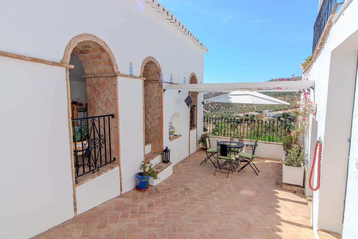 4 bedroom Townhouse for sale in Alora with garage - € 349,000 (Ref: 9356967)