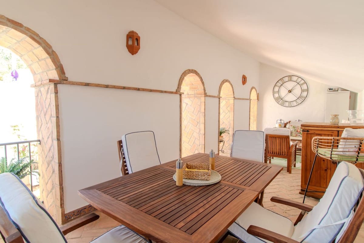 4 bedroom Townhouse for sale in Alora with garage - € 349,000 (Ref: 9356967)