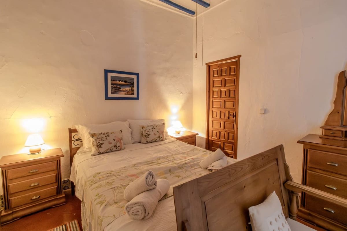 4 bedroom Townhouse for sale in Alora with garage - € 349,000 (Ref: 9356967)