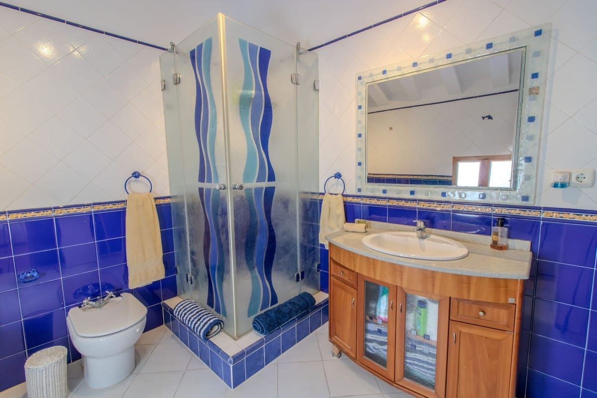 4 bedroom Townhouse for sale in Alora with garage - € 349,000 (Ref: 9356967)
