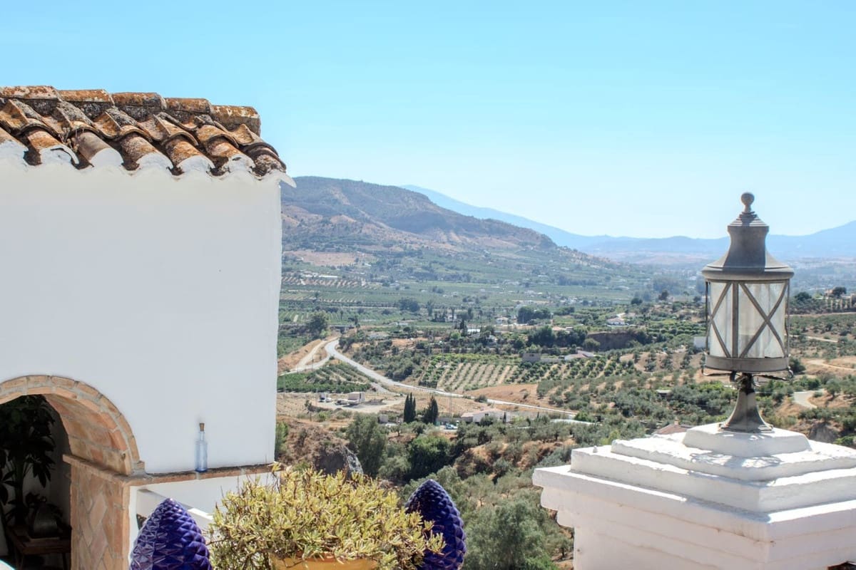 4 bedroom Townhouse for sale in Alora with garage - € 349,000 (Ref: 9356967)