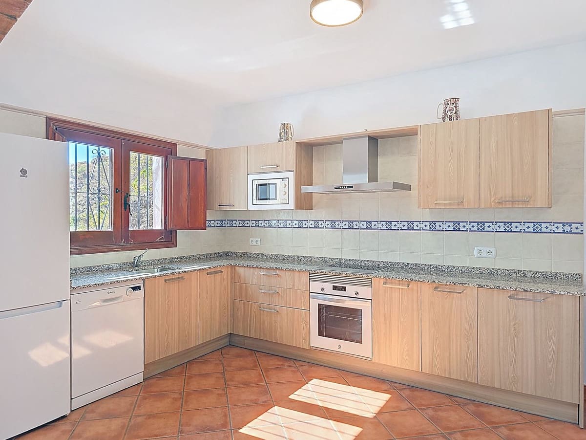 3 bedroom Villa for sale in Archez with pool garage - € 349,000 (Ref: 9357973)