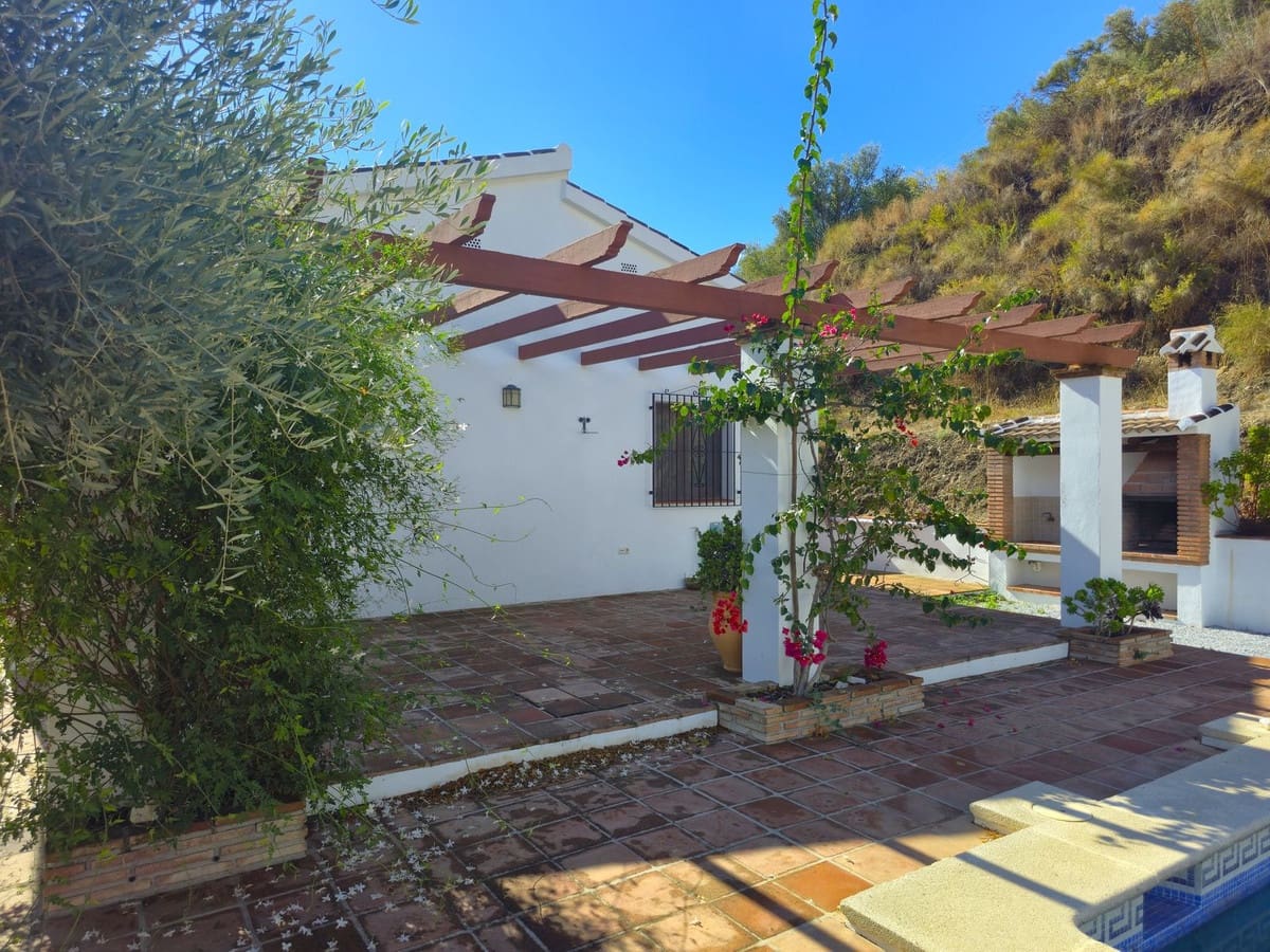 3 bedroom Villa for sale in Archez with pool garage - € 349,000 (Ref: 9357973)