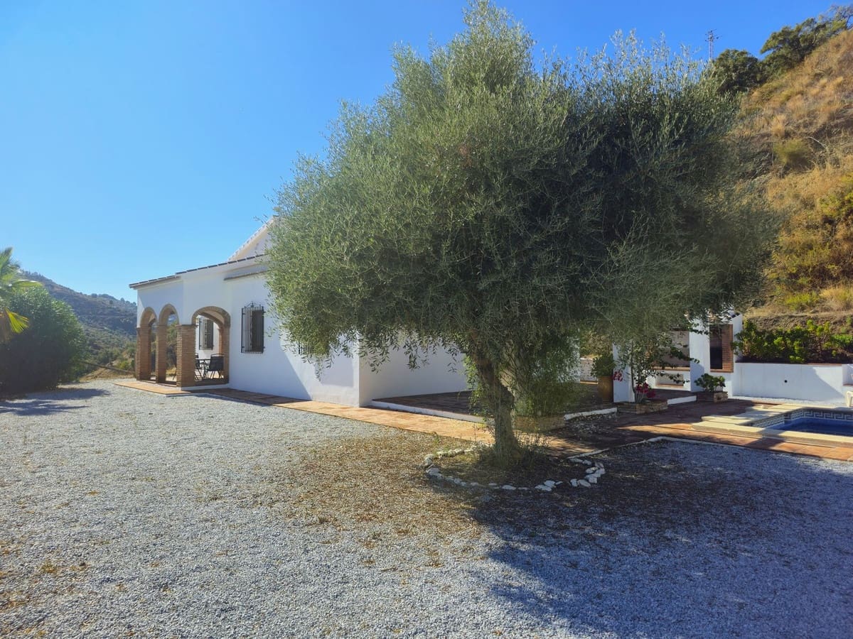 3 bedroom Villa for sale in Archez with pool garage - € 349,000 (Ref: 9357973)