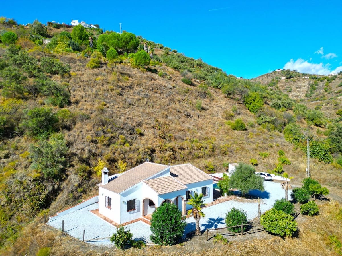 3 bedroom Villa for sale in Archez with pool garage - € 349,000 (Ref: 9357973)