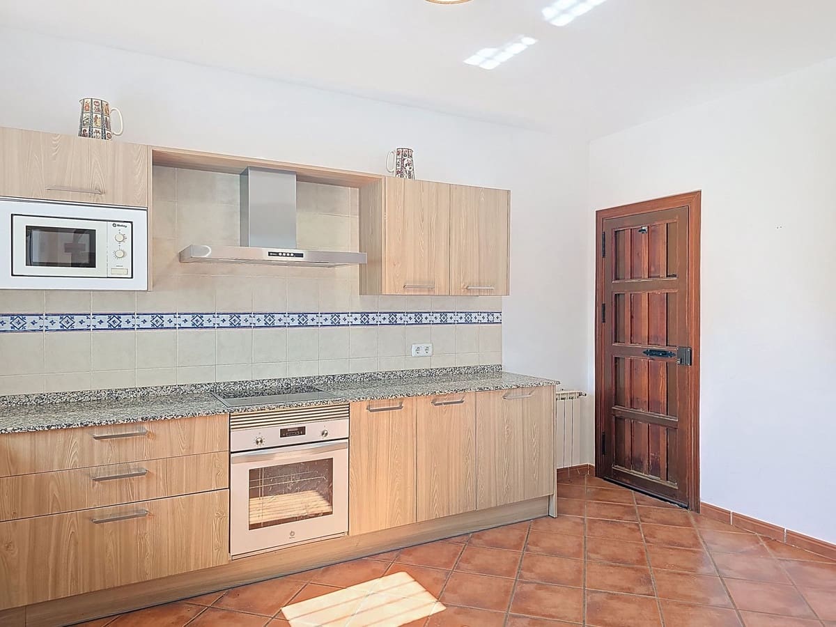3 bedroom Villa for sale in Archez with pool garage - € 349,000 (Ref: 9357973)