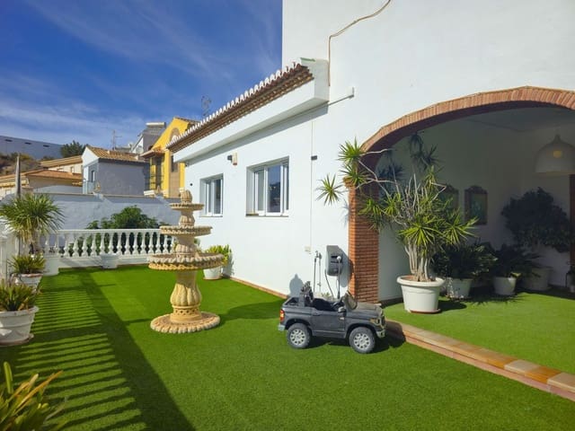 Chalet de 7 habitaciones en Motril en venta con piscina garaje - 900.000 € (Ref: 9361789)